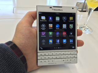 Illustration for article titled Probamos la BlackBerry Passport: hay mejores formas de resucitar